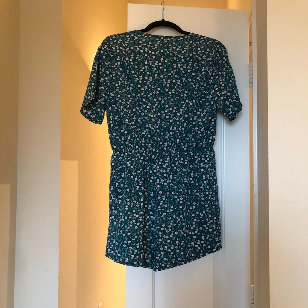 NWOT Green Floral Romper - Picture 4 of 7